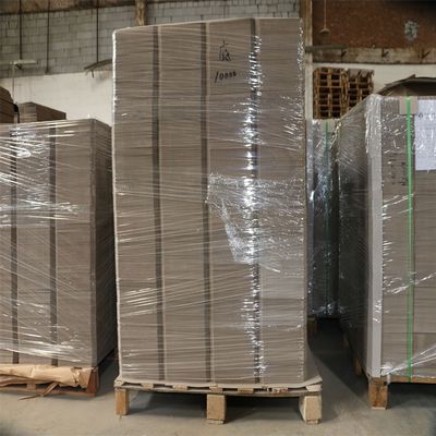 Boekenbinding en grafische drukkunst met kartonnen platen
