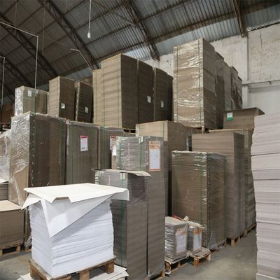 Eenzijdig gecoate grijschipplaat gemaakt van gerecycled pulp voor duurzame verpakkingen