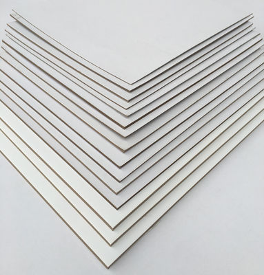 Duplexplank Grijzige achterzijde gecoat Triplexplank en Duplexplank Witte achterzijde