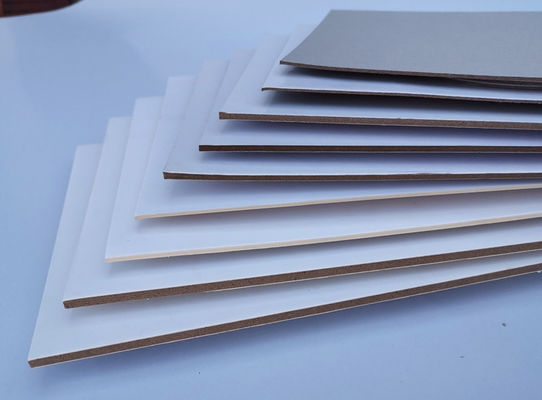 Vochtbestendige grijze kartonnen vellen bedekt met grijs splijtpapier karton 350 gm