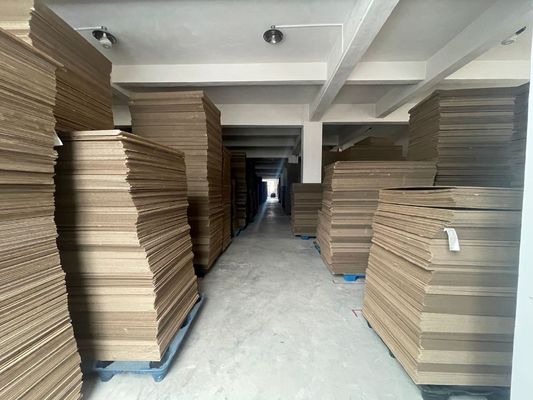 Eenwandse gegolfde kartonnen vellen voor het verpakken van postzendingen